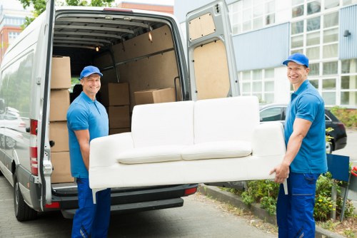 Removal truck hire in Sidcup for house and business moves
